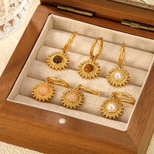 Pendientes de Aro con Diseño de Sol Turquesa Estilo Bohemio Vintage, Chapados en Oro de 18K, Acero Inoxidable Hipoalergénico, Joyería de Moda - Product Image 1