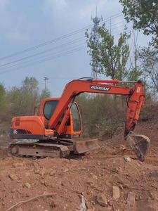 รถขุดขนาดเล็ก Doosan DX80 สีเดิม ใช้งานแล้ว ราคาถูกที่สุด รถขุดตีนตะขาบ Doosan DX80 มือสอง พร้อมใบมีด - Product Image 5