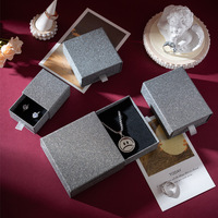 Boîtes cadeaux carrées de luxe personnalisées en carton, nouveau design, tiroir coulissant pour rangement, rigides, empilables, avec impression en relief