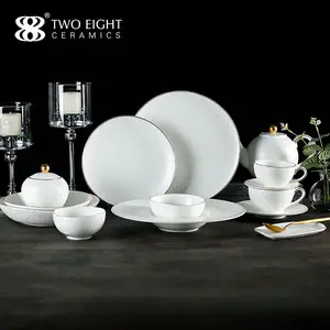 Westerse Luxe Gouden Rand Porselein Serviesje Diner Set Keramische Plaat Voor Hotel Restaurant Bone China Servies Set