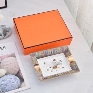 Cenicero de Cerámica Cuadrado de Lujo Estilo Europeo - Product Image 1