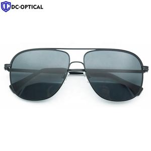<span class=keywords><strong>Gafas</strong></span> <span class=keywords><strong>de</strong></span> <span class=keywords><strong>sol</strong></span> polarizadas cuadradas <span class=keywords><strong>de</strong></span> moda <span class=keywords><strong>de</strong></span> gran tamaño <span class=keywords><strong>de</strong></span> Metal para hombres, personalizadas, 2025, populares, para mujeres y hombres, montura <span class=keywords><strong>de</strong></span> <span class=keywords><strong>gafas</strong></span> <span class=keywords><strong>de</strong></span> <span class=keywords><strong>sol</strong></span> polarizadas <span class=keywords><strong>de</strong></span> metal - Product Image 2