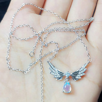Ailes exquises Ange Collier Goutte D'eau Forme Conception Imitation Pierre De Lune Pendentif Niche Doux Bijoux