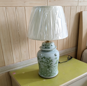 Lampada da Tavolo in Ceramica Stile Chinoiserie con Motivo Floreale Verde e Paralume in Lino, Lampada Vintage - Product Image 2