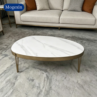 Table basse ovale moderne en marbre blanc avec structure en métal doré brossé, durable et écologique, pour salon, meubles de luxe
