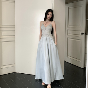 Robe longue vintage d'été pour femme, style niche, design français, col en V, dentelle, effet amincissant, élégante - Product Image 1