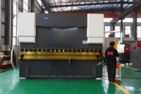 Prensa Plegadora CNC de Estructura de Barra de Torsión de Posicionamiento Preciso 250T4000 TP10S, Máquina de Plegado por Programación Angular para Acero Inoxidable