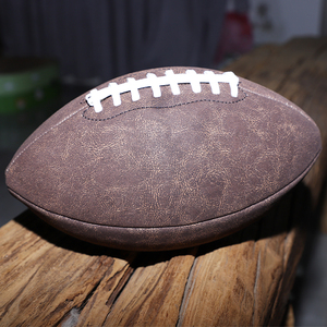 كرة تدريب كرة القدم الأمريكية الكلاسيكية ذات الطراز القديم بشعار مخصص، عالية الجودة وصديقة للبيئة، مع بطانة مطاطية متينة من البولي يوريثين - Product Image 1