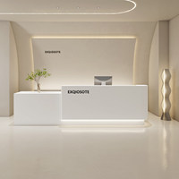 Bureau de réception incurvé tendance couleur crème avec rangement, mobilier de bureau pour magasins de vêtements, salons de beauté, bureaux (matériau MDF)