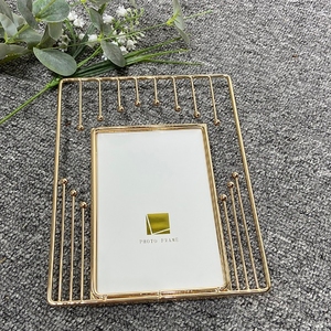 Khung Ảnh Kim Loại Lớn Hình Vuông Để Bàn Bằng Sắt Mạ Vàng Thân Thiện Với Môi Trường Bán Sỉ Amazon - Product Image 4