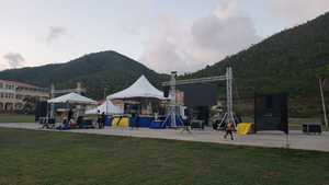 ระบบโครงหลังคาอะลูมิเนียมอัลลอยด์ โครงหลังคาอะลูมิเนียมพร้อมสลักเกลียวสำหรับติดตั้งไฟเวที โครงทรัสสำหรับคอนเสิร์ต เวทีคอนเสิร์ตเคลื่อนที่ - Product Image 3