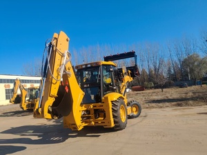 Nouvelle usine 2024 Chargeuse compacte 4x4 et chargeuse-pelleteuse avec moteur Cummins, capacité de charge nominale de 2500 kg, boîte de vitesses - Product Image 4