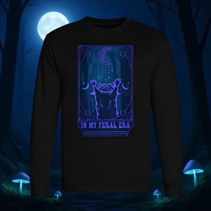 Camiseta de manga larga con estampado de tarot de raccondas que ruedan sobre la luna de In My Feral Era - Product Image 3