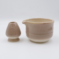 Kit d'outils à matcha personnalisé : fouet, support pour fouet et bol avec bec verseur en céramique brun clair émaillé au four flambeé pour thé au lait et matcha