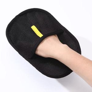 ถุงมือกำจัดขนสัตว์แบบไฟฟ้าสถิต สำหรับทำความสะอาดขนสัตว์เลี้ยง ขนาดกลาง วัสดุผ้าสำหรับสุนัข สีดำ มีป้ายสีเหลือง - Product Image 1