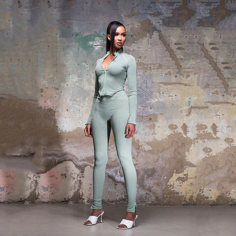 Ensemble tailleur pantalon deux pièces, un best-seller européen.