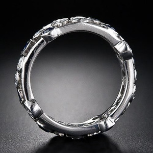 Anello geometrico traforato con zirconi per donna, gioielli da dito minimalisti alla moda - Product Image 4
