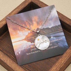 Collana con Ciondolo Rotondo in Acciaio Inossidabile Placcato Oro Vero, Motivo Montagne e Seme di Senape, Regalo per Donne, Resistente all'Ossidazione - Product Image 4