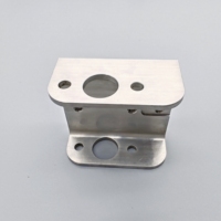 CNC OEM personnalisé ébavurage en acier inoxydable actionneur linéaire support pièces fabriquées à Dongguan