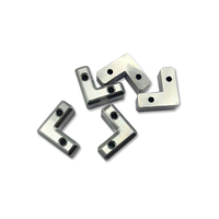AL 6061 est utilisé dans le bloc de guidage à angle droit 3/4 axes fraisage CNC taraudage pièces de fabrication anodisées