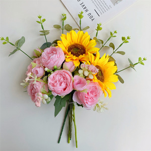 Qingyu Chronicle – Bouquet de tournesols artificiels en soie pour la décoration de la maison et les mariages - Product Image 3