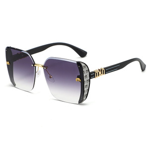 Lunettes de <span class=keywords><strong>soleil</strong></span> haut de gamme sans monture pour femmes, ornées de diamants scintillants, avec verres dégradés et protection UV400 – Vente en gros - Product Image 3