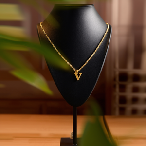 Collar con Colgante de Letra V en Acero Inoxidable 316L Chapado en Oro, Joyería de Moda - Product Image 3