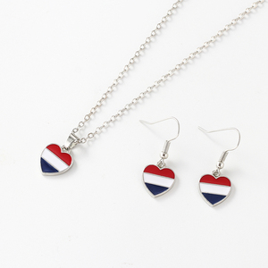 Nuovo Set di gioielli di moda bandiera con orecchini e collana pentagramma da regalare come regalo - Product Image 6