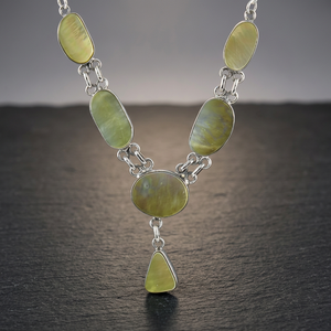 Collar de Plata con Hermosas Perlas Mabe de Diseño Famoso de Art Palace - Product Image 3