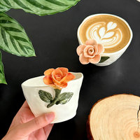 Tasse de voyage en céramique à fleurs 3D embossées, façonnée à la main, moderne, faite à la main, sous glaçure, pour latte art, en stock