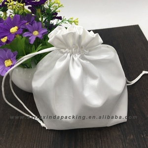 Pochette à bijoux en satin à fond carré uni, pochette cosmétique en satin avec cordon de serrage - Product Image 5