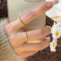 Bagues en acier inoxydable plaqué or 18 carats haut de gamme, chaîne fine en corde délicate avec des lignes torsadées minimalistes, bijoux simples et tendance