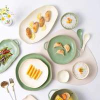 Service de table vintage nordique de luxe, bord doré, forme irrégulière, assiette en céramique sous glaçure pour le dîner