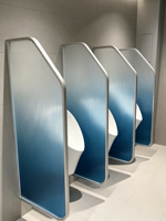 Panneaux de cloisonnement pour urinoirs masculins, écrans modernes minimalistes en verre, personnalisables pour les zones de service hôtelières, les toilettes publiques