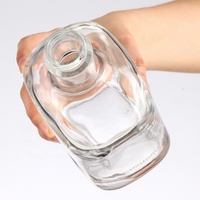 Botol anggur Mini 50ml kustom botol kaca Vodka wiski kecil minuman keras dengan tutup sekrup logam