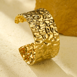 Bracelet ajustable en acier titane à large bande, ouverture concave-convexe, avec un design audacieux et exagéré en acier inoxydable - Product Image 6