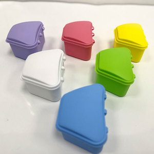 Caja de almacenamiento para retenedores dentales, forma poligonal, a prueba de polvo, para uso doméstico de aparatos de ortodoncia - Product Image 1