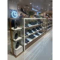Boutique de vêtements de sport idée de design d'intérieur Sneaker Chaussures magasins design pour chaussures de vente au détail