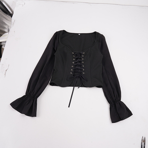 Chemisier court en mousseline pour femme, à lacets, manches ballon, taille corset, coupe ajustée, style victorien vintage, avec détails doux et sexy - Product Image 2