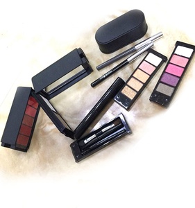 Palette multifonctionnelle de contouring, bronzer, <span class=keywords><strong>blush</strong></span> et illuminateur avec pinceau – Outils de maquillage populaires pour femmes - Product Image 2