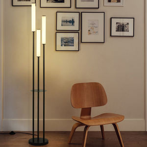 Lampe <span class=keywords><strong>sur</strong></span> <span class=keywords><strong>pied</strong></span> nordique minimaliste à trois LED avec étagère, lampes <span class=keywords><strong>sur</strong></span> <span class=keywords><strong>pied</strong></span> en fer forgé pour la décoration du salon - Product Image 1