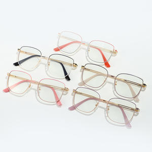 Nuevas gafas de luz azul fotocromáticas de Marco grande de moda con marco de doble color y gafas de ojo de gato de metal de gama alta - Product Image 2