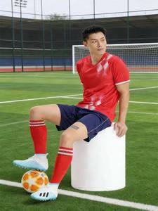 ชุดฟุตบอลชายดีไซน์ใหม่ปี 2026 ผลิตจากโพลีเอสเตอร์ 100% พิมพ์ลายด้วยความร้อน แห้งเร็ว ระบายอากาศได้ดี ชุดฝึกซ้อมฟุตบอลพร้อมหมายเลข - Product Image 1