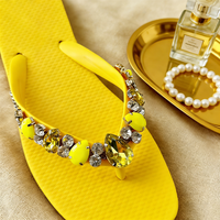 Chaînes en métal en forme de V directes d'usine avec décorations de chaussures en cristal de diamant pour sandales et pantoufles tongs pour femmes