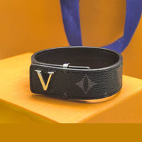 Bracelet manchette unisexe de luxe en cuir PU et métal avec lettres, bijou de créateur, cadeau pour femme