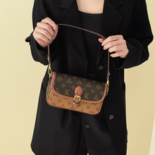 กระเป๋าใบเล็กสำหรับผู้หญิงรุ่นใหม่จาก Luxury <span class=keywords><strong>Lou</strong></span> ดีไซน์ทันสมัยและหรูหรา พร้อมลายปักแบบโมโนแกรม กระเป๋าทรงสี่เหลี่ยมขนาดเล็ก ใช้งานได้หลากหลายทั้งแบบสะพายไหล่และสะพายข้าง - Product Image 4