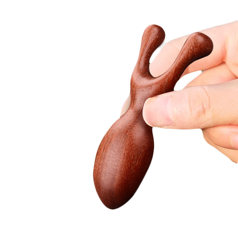 มดขนาดเล็กทำจากไม้จันทน์