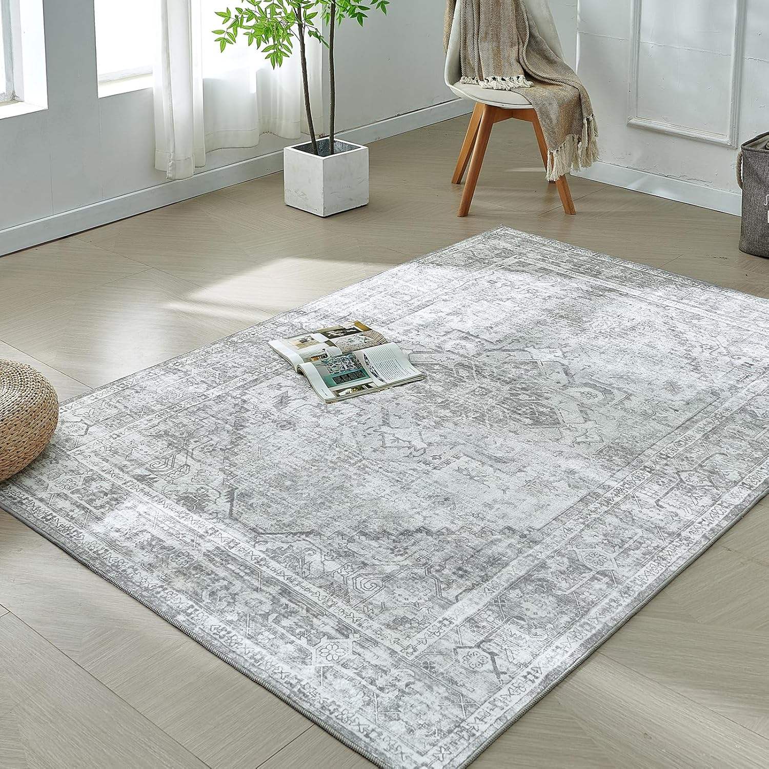 สีเทาอ่อน