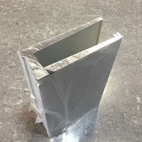 Clôture en Aluminium d'escalier de balustrade en aluminium de base de poteau avec accessoires prêt en stock, profilé en U en aluminium matériel de garde-corps en verre