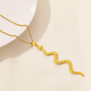 Collier <span class=keywords><strong>Serpent</strong></span> en Acier Inoxydable 304 Doré avec Écailles Gaufrées, Motif Animal Sauvage Cobra, pour Hommes et Femmes, Ensemble de Bijoux Pendentif Unisexe - Product Image 2